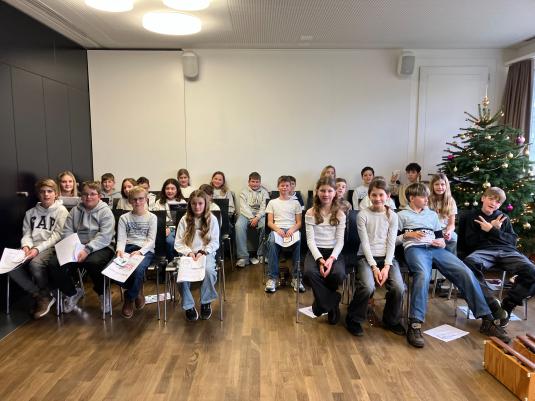 5b singt im Alterssitz Neuhaus