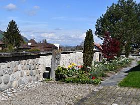 26.04.2023 Vor der Kirche