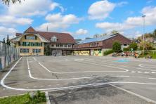 Schulhaus am Bach