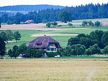Westseitig der Bernstrasse mit Sicht auf den Gassacher und das Gofrit